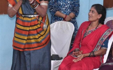 हाईवा जैसी भारी वाहनों को आसानी से ऑपरेट करती है जेसीबी दीदी