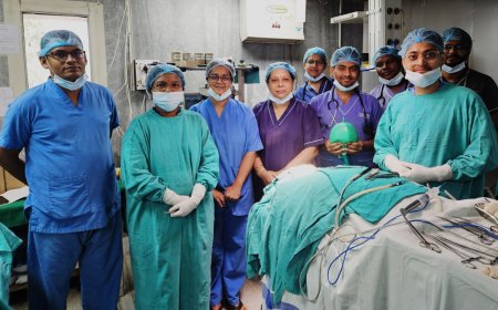 चेहरे के अंदर लार ग्रंथि में घुसे लोहे के तीरनुमा औजार को निकाला बिना नस को क्षति पहुँचाए, ईएनटी के डॉक्टरों ने किया जटिल ऑपरेशन