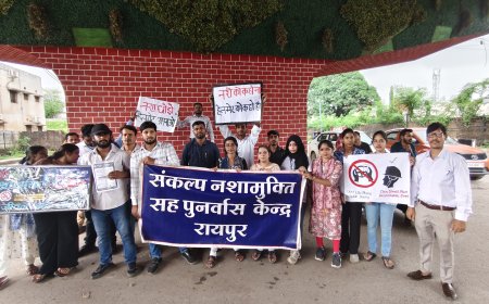 ,संकल्प नशा मुक्ति केंद्र द्वारा नशा और हेलमेट पर लोगों को जागरूक किया गया