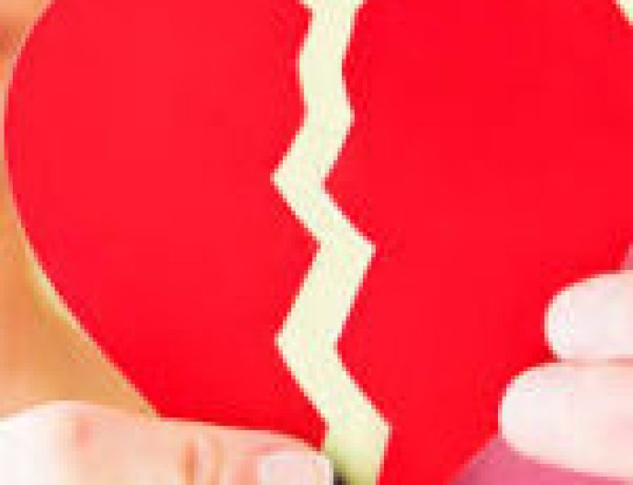 पहले प्यार ,फिर प्यार में मजा, फिर गजब का प्यार में धोखा , फिर खुले एक एक कर प्यार के सारे पन्ने