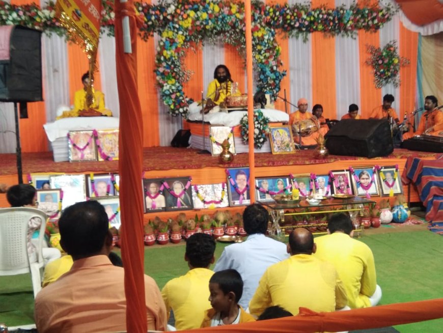 अमलेशवर डीह में शिव महापुराण कथा  आज तीसरे दिन भी जारी ,कथा स्थल  भक्तो  से भरा खचाखच ,हमारे संकृति का सम्मान करना हमारे नैतिक जिमेदारी कामता शरण जी