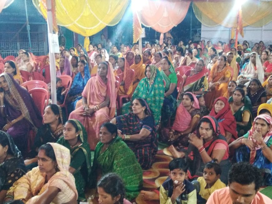 अमलेशवर डीह में शिव महापुराण कथा  आज तीसरे दिन भी जारी ,कथा स्थल  भक्तो  से भरा खचाखच ,हमारे संकृति का सम्मान करना हमारे नैतिक जिमेदारी कामता शरण जी