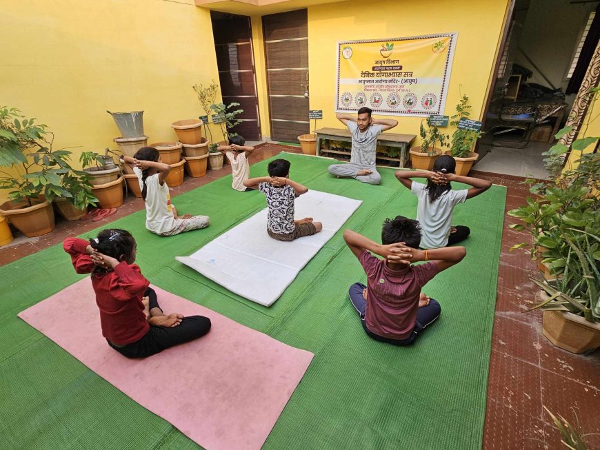 आयुष्मान आरोग्य मंदिर ग्राम मर्रा के तत्वाधान में  नियमित योगाभ्यास