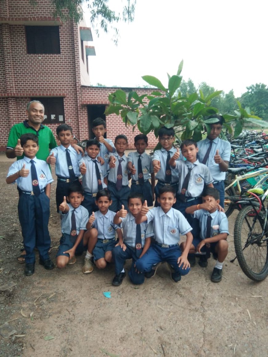 हरेली  पर्व में  पर्यावरण संरक्षण व हरियाली को बढावा देने सेजेश अमलेश्वर में किया गया पौधारोपण