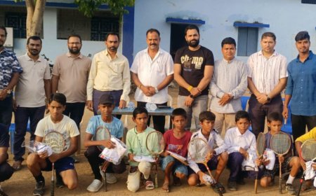 राज्य स्तरीय बॉल बैडमिंटन प्रतियोगिता हेतु जिले की टीम भिलाई रवाना, जिला अध्यक्ष येतराम साहू ने बॉल बैडमिंटन खिलाड़ियों को दी शुभकामनाएं