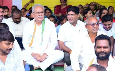 दारू भट्ठी बंद हो , 14 वें दिन के अनिशिचित  कालीन धरना प्रदर्शन को समर्थन देने  खुडमुडा पहुँचे पूर्व मुख्यमंत्री भूपेश बघेल