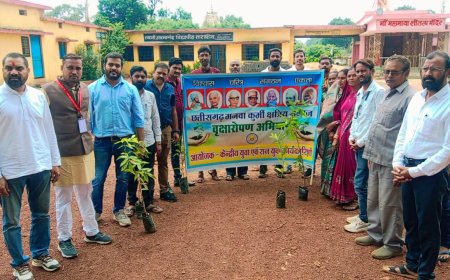 छ ग़ मनवा कुर्मी केंद्रीय युवा टीम द्वारा ताराशिव स्कूल में पौधारोपण