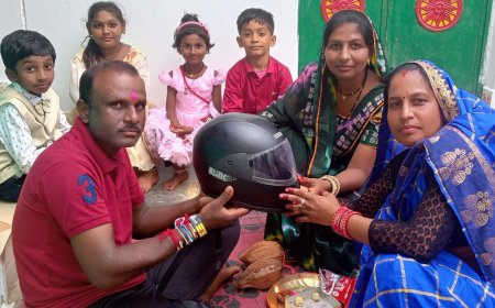 रायपुर : दो बहनों ने भाई को दिया सुरक्षा का अनोखा तोहफ़ा : राखी के साथ पहनाया हेलमेट