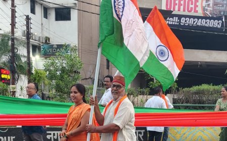 तिरंगा झंडा यात्रा में भारतीय राज्य पेंशनर्स महासंघ छत्तीसगढ़ प्रदेश के प्रांताध्यक्ष वीरेन्द्र नामदेव के नेतृत्व में अनेक पेंशनरों ने हिस्सा लिया