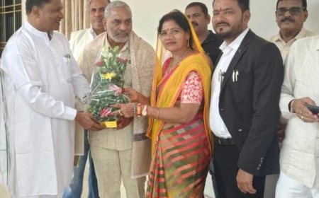 नव नियुक्त  प्रदेश साहू समाज  अध्यक्ष डाँ निरेन्द्र साहू से मुलाकात की पूर्व प्रदेश उपाध्यक्ष, समाजिक कार्यकर्ता चंद्रिका साहू