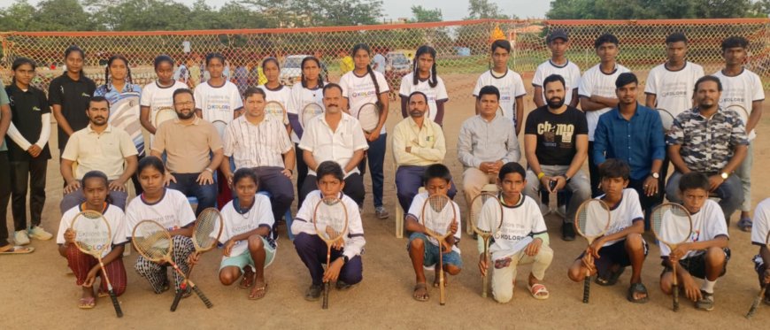 राज्य स्तरीय बॉल बैडमिंटन प्रतियोगिता हेतु जिले की टीम भिलाई रवाना, जिला अध्यक्ष येतराम साहू ने बॉल बैडमिंटन खिलाड़ियों को दी शुभकामनाएं