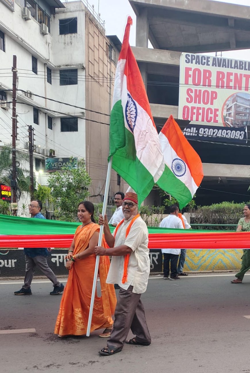 तिरंगा झंडा यात्रा में भारतीय राज्य पेंशनर्स महासंघ छत्तीसगढ़ प्रदेश के प्रांताध्यक्ष वीरेन्द्र नामदेव के नेतृत्व में अनेक पेंशनरों ने हिस्सा लिया