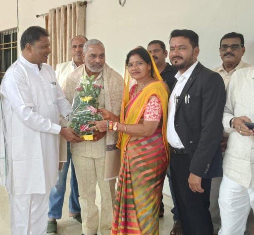 नव नियुक्त  प्रदेश साहू समाज  अध्यक्ष डाँ निरेन्द्र साहू से मुलाकात की पूर्व प्रदेश उपाध्यक्ष, समाजिक कार्यकर्ता चंद्रिका साहू