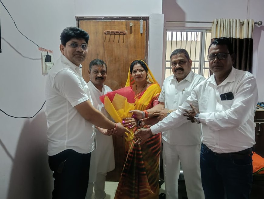 नव नियुक्त  प्रदेश साहू समाज  अध्यक्ष डाँ निरेन्द्र साहू से मुलाकात की पूर्व प्रदेश उपाध्यक्ष, समाजिक कार्यकर्ता चंद्रिका साहू