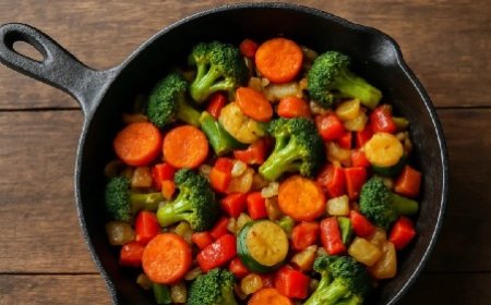 लोहे के बर्तन में भूलकर भी न पकाएं खाने की ये चीजें