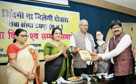 लोककला एवं संस्कृति के क्षेत्र में सतत सेवा के लिए डॉ.पुरुषोत्तम चंद्राकर का सम्मान