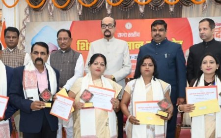 शिक्षक अपने विद्यार्थियों के लिए रोल मॉडल होता है: राज्यपाल डेका