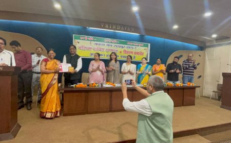 चूड़ियां पहनने वाले हाथों     से ही मानवता संवरती है_..., ऑटो चालक से लेकर डीएसपी तक  वक्ता मंच से सम्मानित हुई