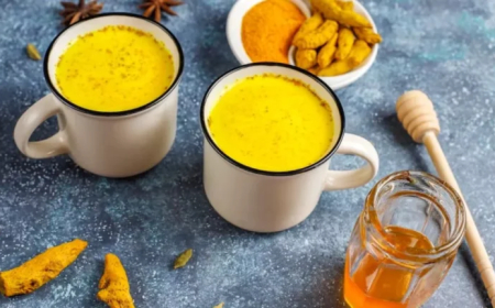 रात को क्यों जरूरी है हल्दी वाला दूध पीना? जानिए 7 बड़े फायदे