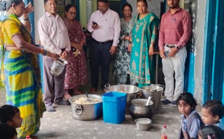 डॉ. मनीषा त्रिपाठी द्वारा जन्मदिन की खुशियां शालेय परिवार संग न्यौता भोज देकर किया गया आयोजन