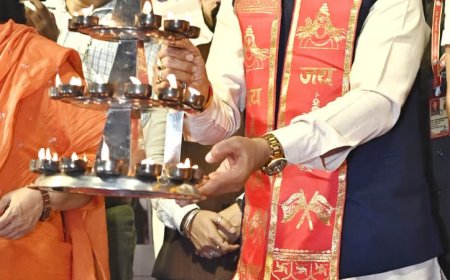 महाआरती में मंत्रोच्चार से गूंजा खारुन नदी का महादेव घाट