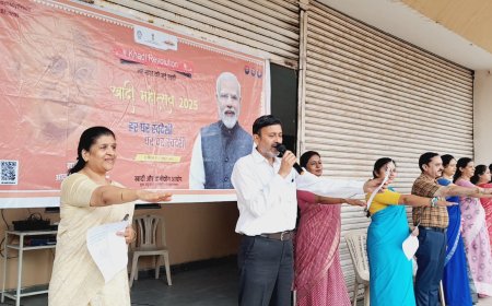 खादी महोत्सव 2025 के अंतर्गत गुरुकुल महिला महाविद्यालय रायपुर में खादी प्रतिज्ञा का आयोजन