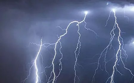 स्कूल से लौटते वक्त तीन छात्रों पर गिरी बिजली, 1 की मौत, 2 गंभीर