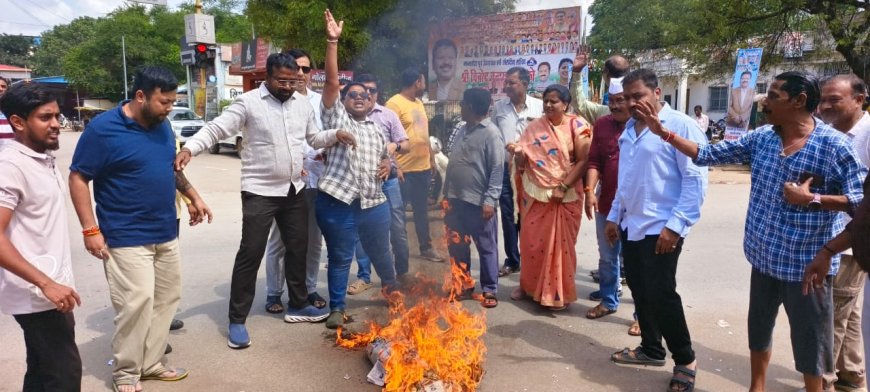 कांग्रेस ने जलाया मंत्री केदार कश्यप का पुतला