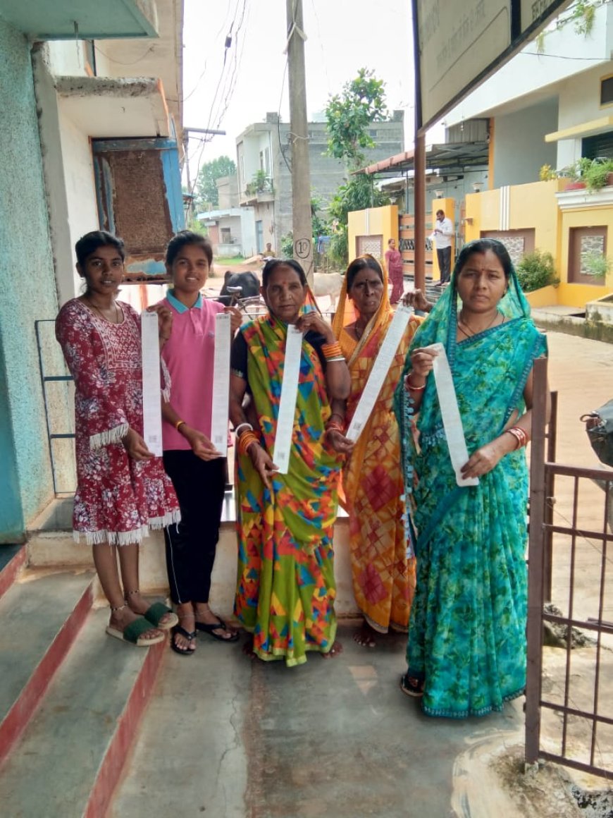 बिजली बिल देखकर भडकी महिलाएँ ,बोली दर कम हो  बिगड रहा  हैं घर की बजट
