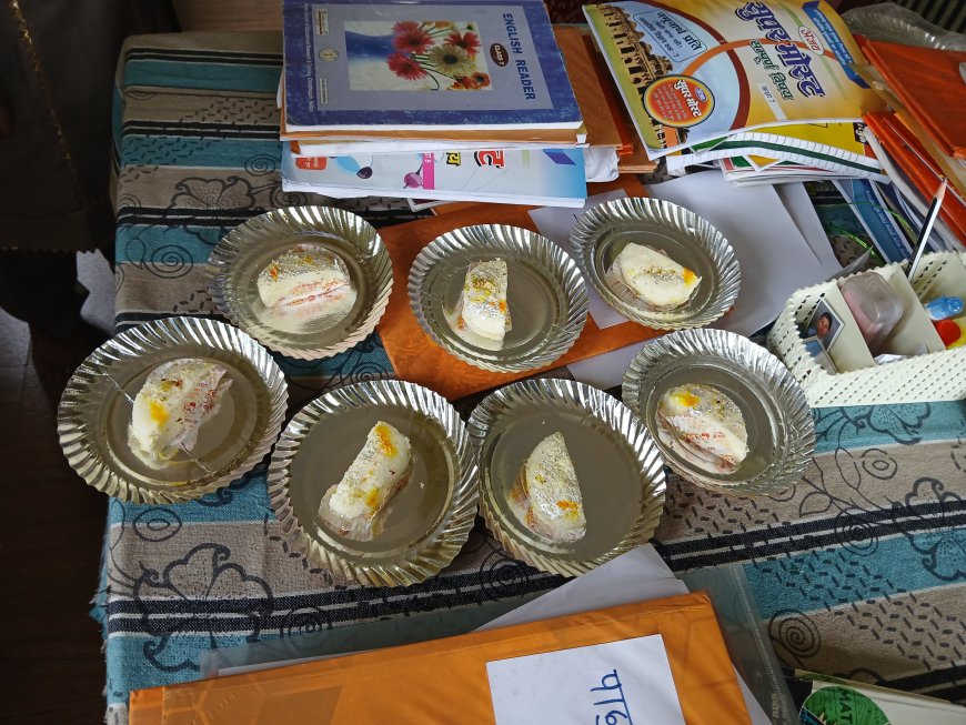 वरिष्ठ शिक्षिका सरोज बाला मिश्रा का जन्मदिवस मनाया शालेय परिवार चांदमारी ने
