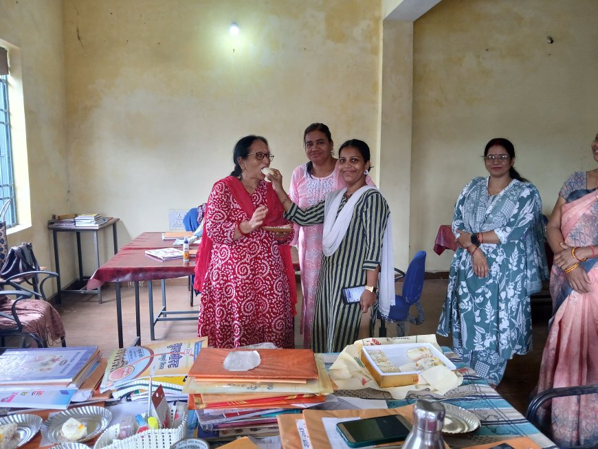 वरिष्ठ शिक्षिका सरोज बाला मिश्रा का जन्मदिवस मनाया शालेय परिवार चांदमारी ने