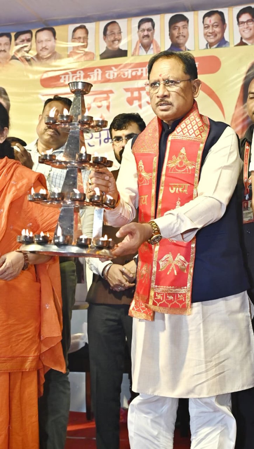 महाआरती में मंत्रोच्चार से गूंजा खारुन नदी का महादेव घाट