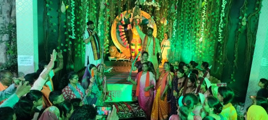 नवरात्रि पर दुर्गा वाहिनी ने किया शस्त्र पूजन