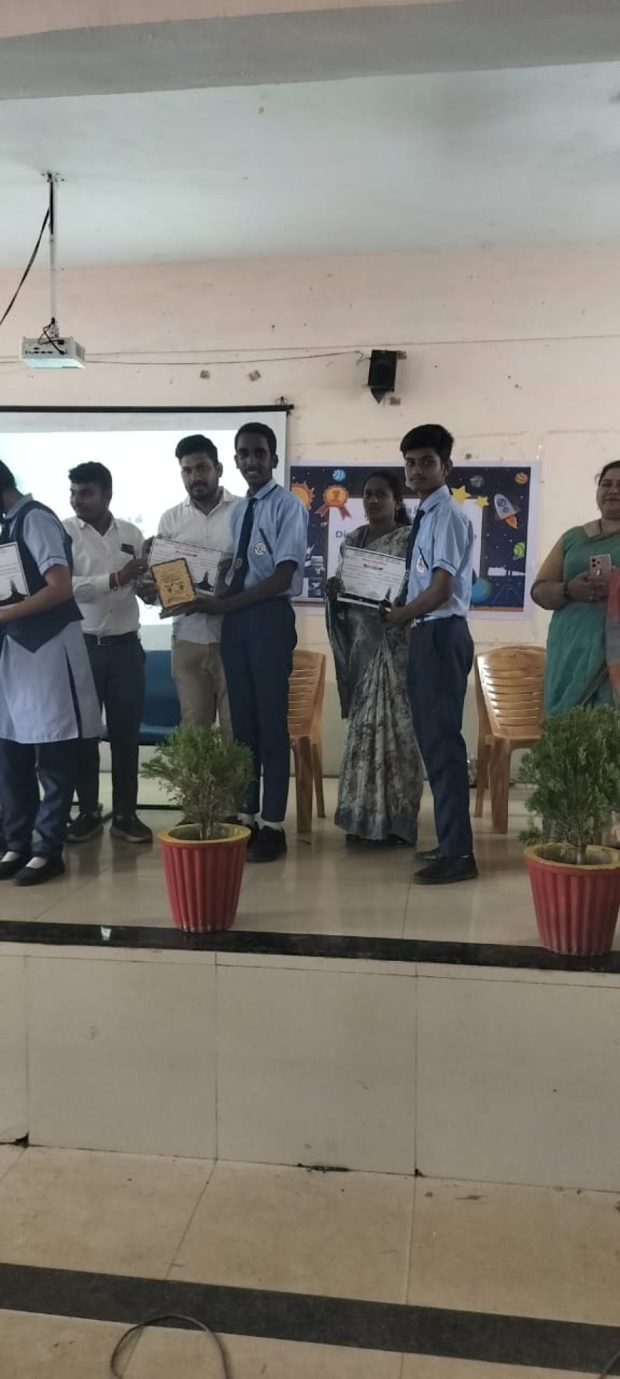 राष्ट्रीय आविष्कार अभियान क्विज प्रतियोगिता में स्वामी आत्मानंद विद्यालय, अमलेश्वर का शानदार प्रदर्शन