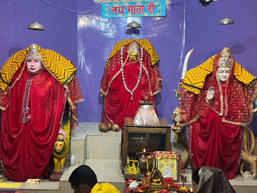 पंचमी नवरात्रि की भव्य संध्याकालीन आरती से गुंजायमान हुआ घुटकू माँ महामाया मंदिर