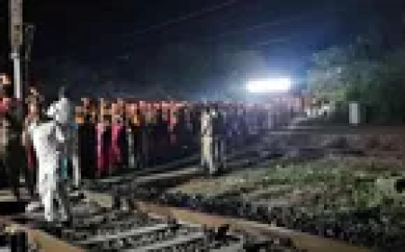 आस्था और परंपरा के संगम के आगे आज भी रुक जाते हैं रेलों के पहिए