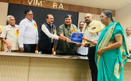 प्रतिष्ठित सामाजिक संस्था वक्ता मंच को स्व. नरेंद्र चंद्राकर स्मृति छत्तीसगढ़ गौरव अवार्ड से सम्मानित किया गया