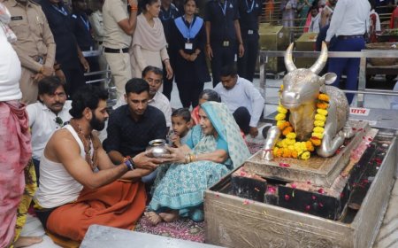 महाकाल मंदिर पहुंची PM मोदी की पत्नी जशोदा बेन, नंदी हॉल में बैठकर की पूजा अर्चना