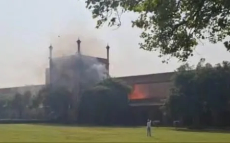 आगरा के ऐतिहासिक ताजमहल में शॉर्ट सर्किट से आग