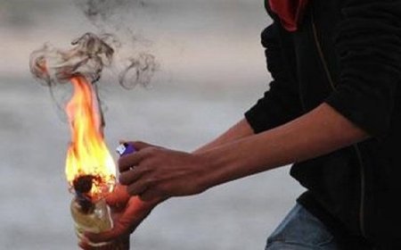 कोरिया में खौफनाक वारदात: बुजुर्ग को बांधकर पेट्रोल बम से उड़ाया घर, दामाद पर शक