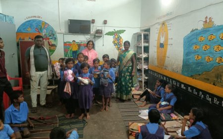 दीपावली पर्व पर सरिता जैन ने विद्यार्थियों को दिया उपहार