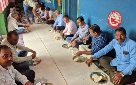 संकुल समन्वयक पीलू राम साहू के पिताजी की स्मृति में हुआ न्योता भोज