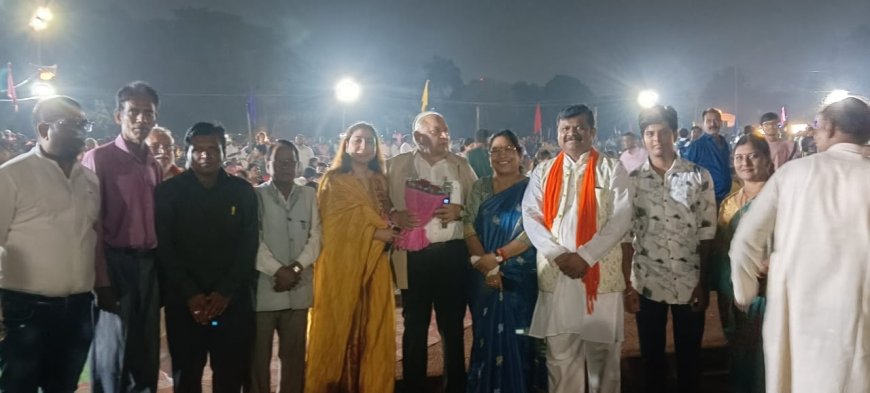 दशहरा उत्सव में शामिल हुए सांसद विजय बघेल, विभिन्न समितियों द्वारा हुआ भव्य स्वागत