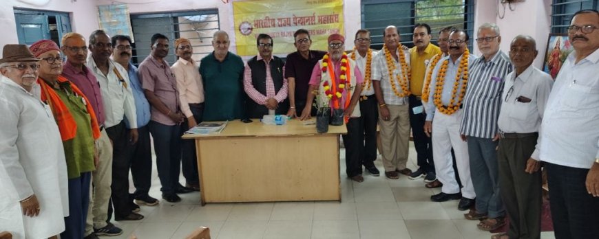 बिना एरियर महंगाई राहत के आदेश होने पर आदेश की होली जलाएंगे पेंशनर्स