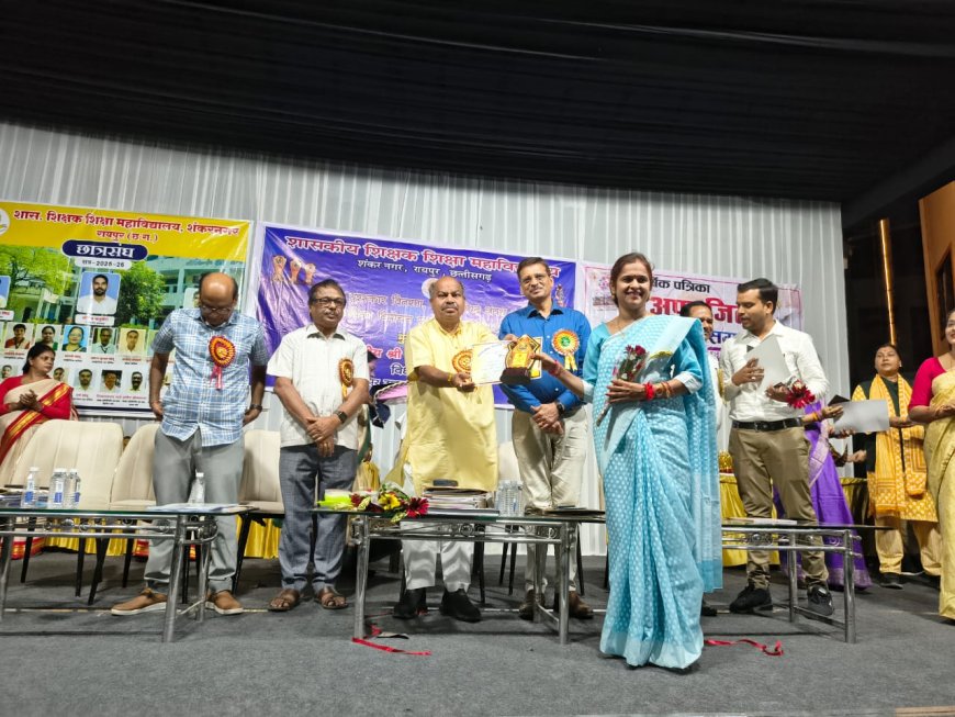 अमलेश्वर की शिक्षा जगत में बड़ी उपलब्धि: SAGES की प्रभारी प्राचार्य श्रीमती स्मृति दुबे को 'प्रवीण्य सूची में प्रथम' आने पर मिला सम्मान