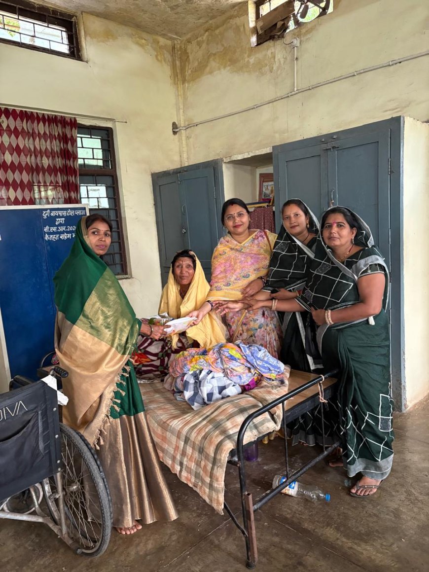 दीपावली पर जीविका स्व सहायता समूह बोरसी ने वृद्धाश्रम में की सेवा*