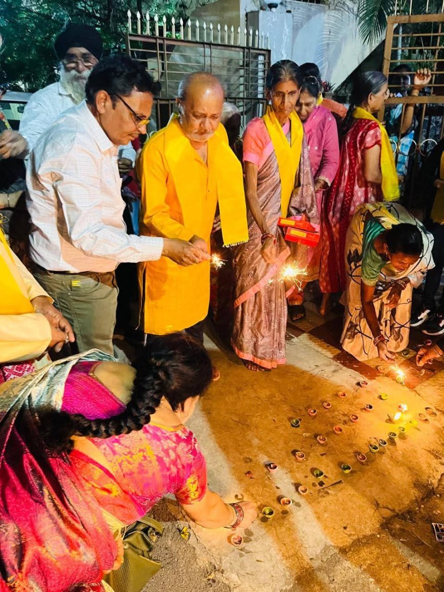 वक्ता मंच द्वारा वृद्धाश्रम में दीपावली मिलन:_"दीप केवल घरों को नहीं, दिलों को भी रोशन करते है"_