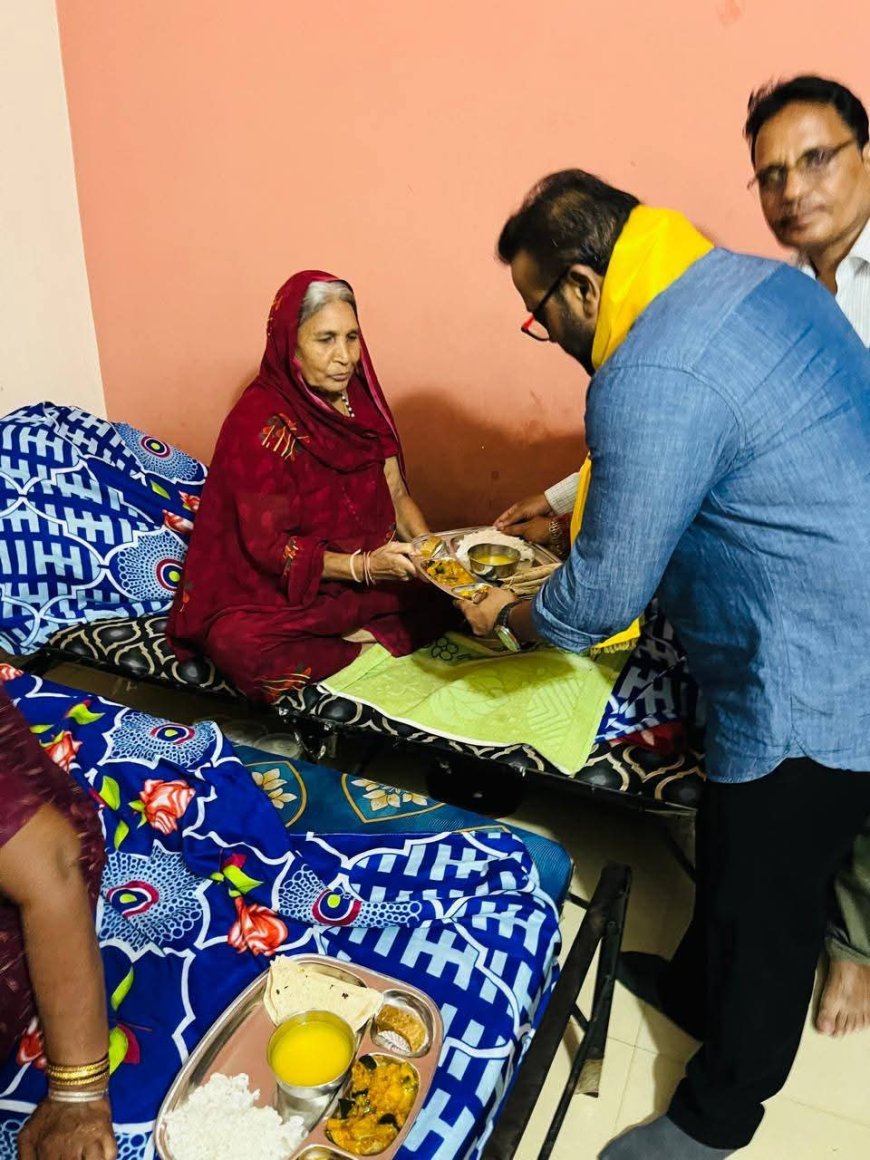 वक्ता मंच द्वारा वृद्धाश्रम में दीपावली मिलन:_"दीप केवल घरों को नहीं, दिलों को भी रोशन करते है"_