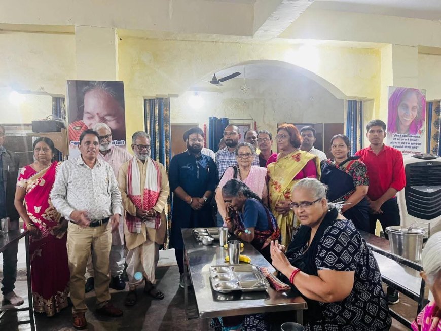 वक्ता मंच द्वारा खुशियों वाली दीवाली का दौर जारी, संभागायुक्त महादेव कांवरे* *वृद्धाश्रम पहुंचे