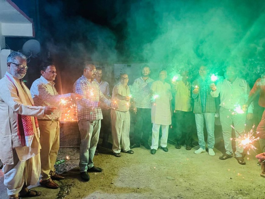 वक्ता मंच द्वारा खुशियों वाली दीवाली का दौर जारी, संभागायुक्त महादेव कांवरे* *वृद्धाश्रम पहुंचे